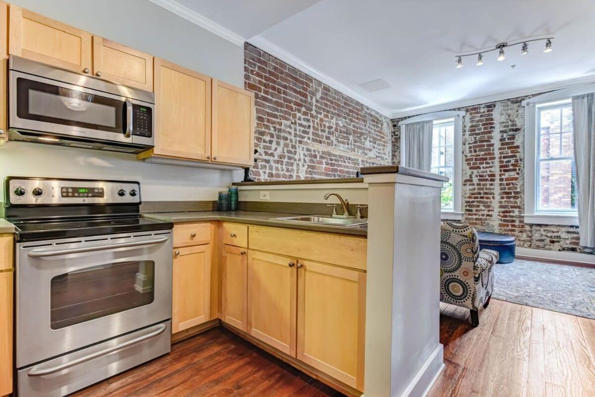 סוואנה E Bay St Loft By City Market And River Street מראה חיצוני תמונה